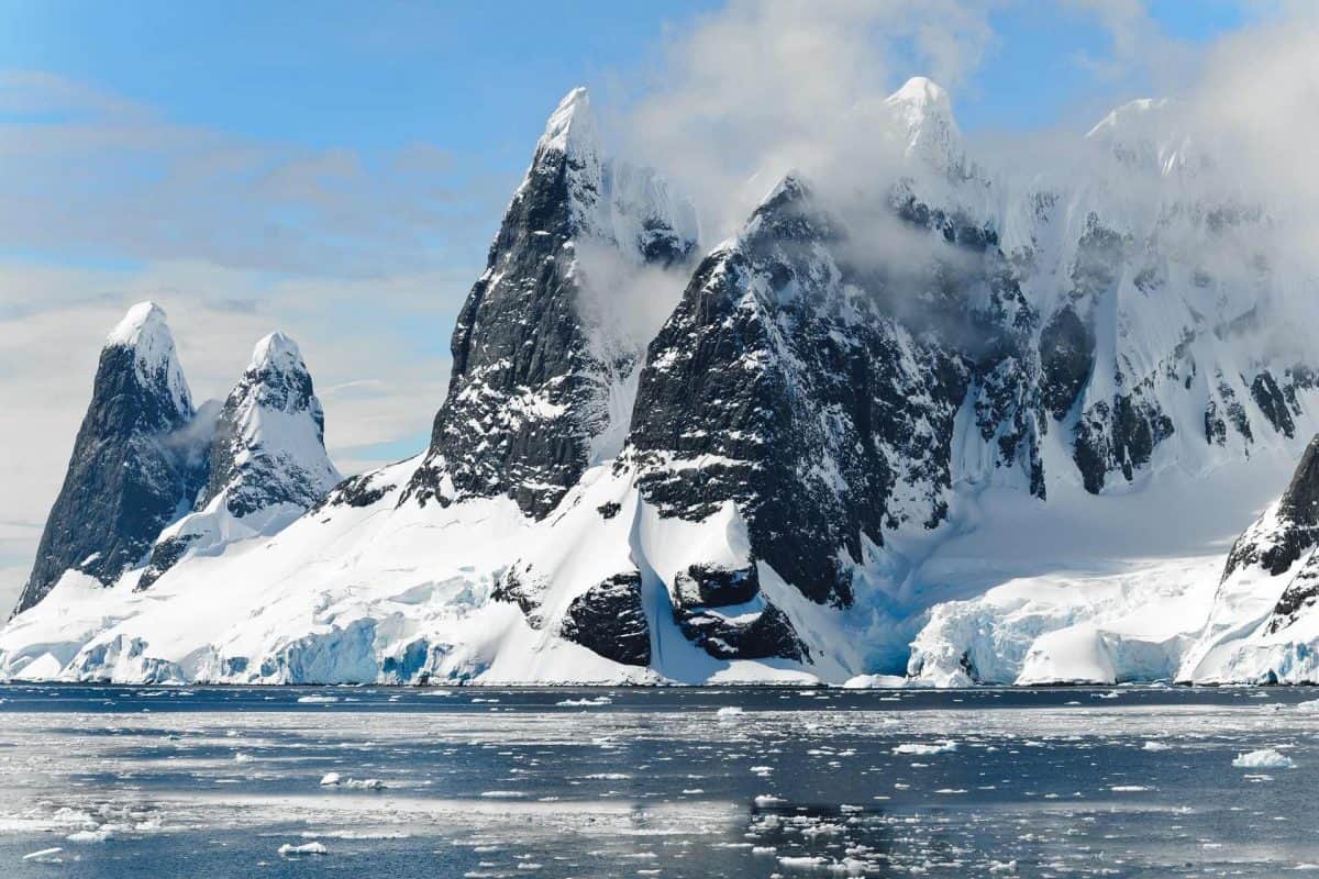 antarctica mountaineering expedition
